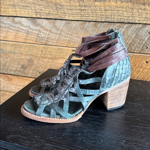 Freebird Penny in Teal Size 8 - Picture 8 of 12